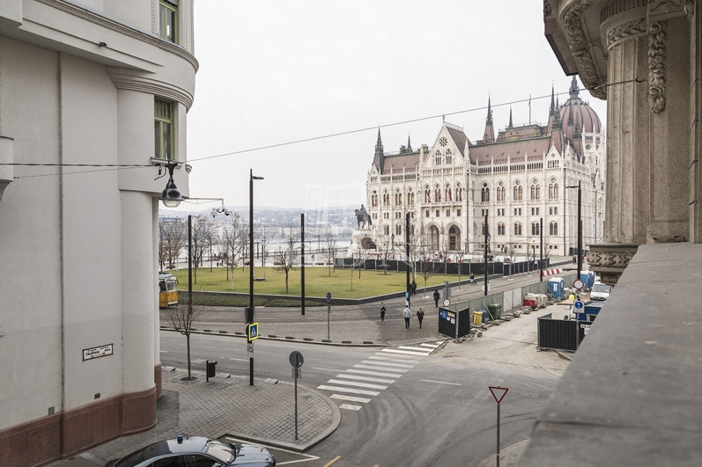 Eladó Budapest V. kerület Lakás (téglaépítésű)